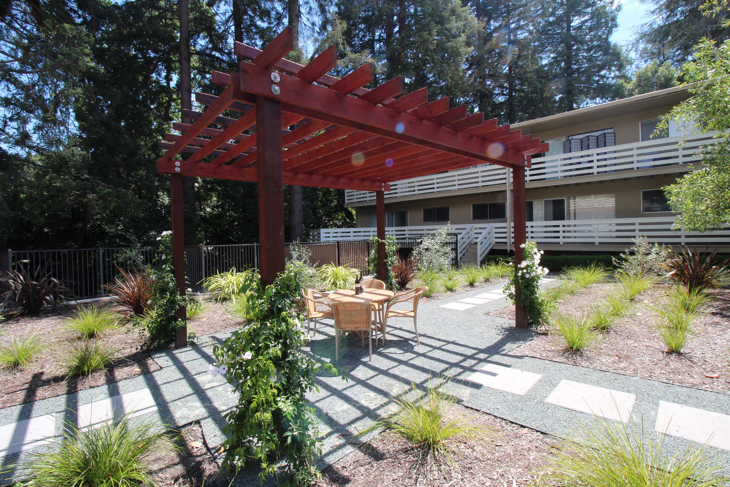 Redwoodcreek Apts photo 5